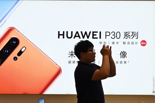 Поклонники Apple в Китае отказываются от своих iPhone в разгар «холодной технической войны» США с Huawei
