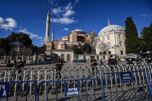 Почему превращение собора Святой Софии в мечеть вызывает споры